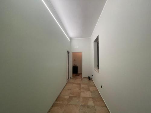 a hallway with a white wall and a window at La casetta di Fra & Giù in Longobucco