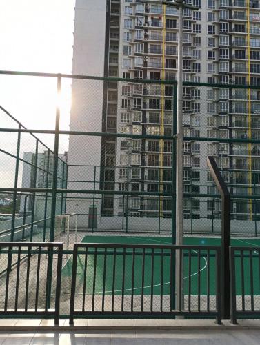 a tennis court in front of some tall buildings at mazya homestay in Melaka