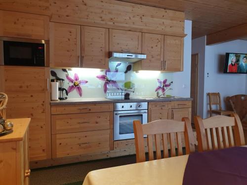 Η κουζίνα ή μικρή κουζίνα στο Apartment in Kals near Ski Slopes