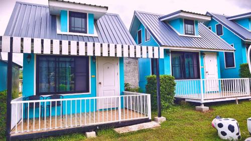 a blue house with a blue roof at โซพราว เขาค้อ So Proud Khaokho in Khao Kho