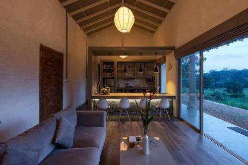 Ruang duduk di Ranvil Rustic Cabin Homestay