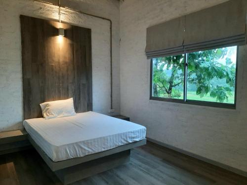 Katil atau katil-katil dalam bilik di Ranvil Rustic Cabin Homestay