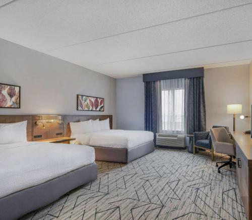 Una cama o camas en una habitación de Hilton Garden Inn Raleigh Cary