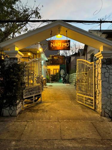 a entrance to a garage with a sign on it at Nằm Mơ 2 Homestay - chi Nhánh Ngô Quyền in Da Lat