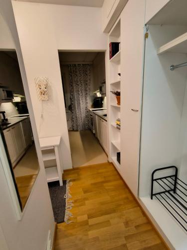 Η κουζίνα ή μικρή κουζίνα στο Tidy dobbel with balcony and sauna