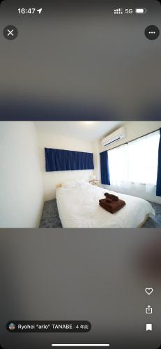 a hotel room with a bed and a window at househotel上野 入谷 in Tokyo