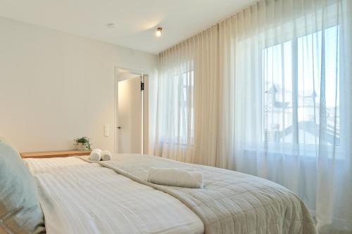 Postel nebo postele na pokoji v ubytování Modernes Flair - Designer-Apartment in Top-Lage - bis 3 Personen - Wittlich -Zentrum