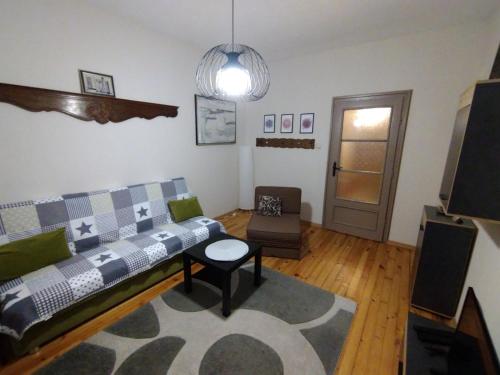 просторен и уютен двустаен в Долен Лозенец - кварталът на артистите