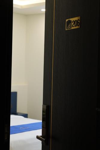 a room with a door with a sign on it at Lá Riverside Boutique Hotel in Mỹ Phước