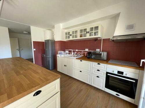 Photo de la galerie de l'établissement Charmant appartement climatisé proche des plages, à Carqueiranne