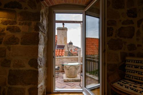 VILLA MONTE SANTO by DuHomes