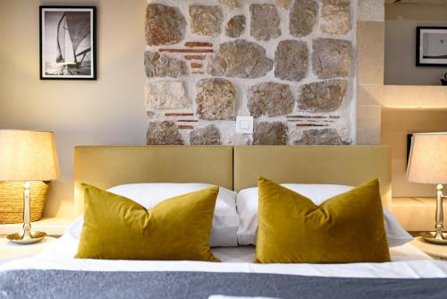 VILLA MONTE SANTO by DuHomes