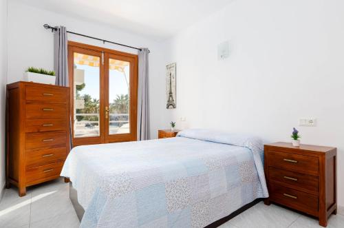 En eller flere senge i et værelse på YourHouse Cimbell 2 apartment