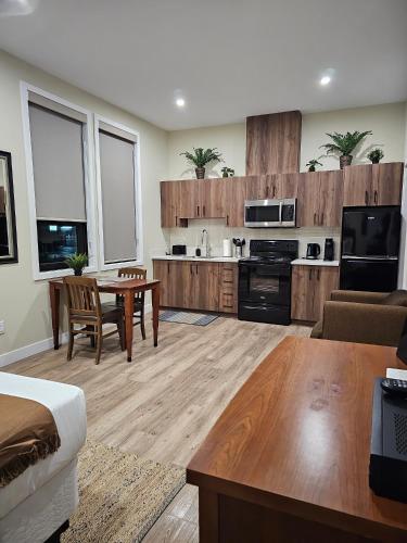 a living room with a kitchen and a dining room at Cozy Maison Apt#5 in Gatineau