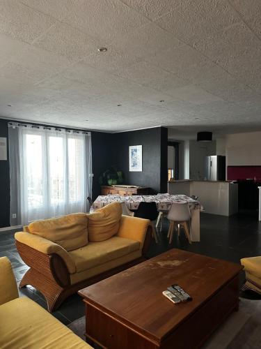 Photo de la galerie de l'établissement Grand appartement, à Baix