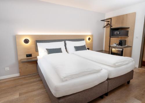 Postel nebo postele na pokoji v ubytování Hotel Restaurant Kreuz