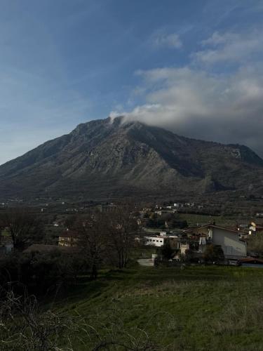a mountain in the distance with a town in front of it at B&B Assteas in Montesarchio