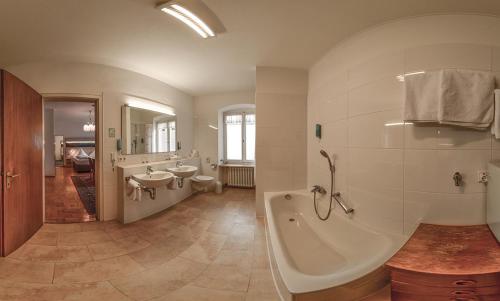 Koupelna v ubytování Hotel Hirschen