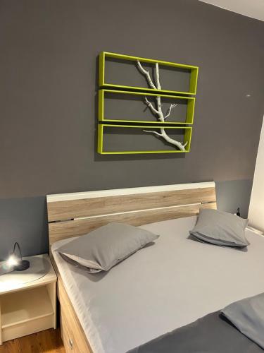 Кровать или кровати в номере Apartments Sanja