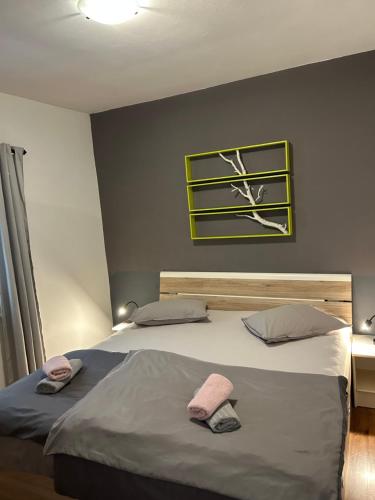 Кровать или кровати в номере Apartments Sanja