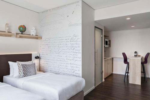 Ένα ή περισσότερα κρεβάτια σε δωμάτιο στο Stellaris Apartment Hotel