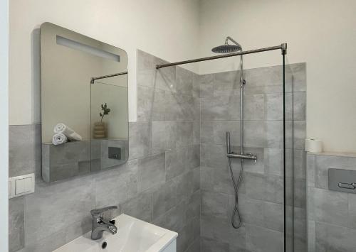Bilik mandi di Fast Wifi, Kitchen Access Suite Maison Lux