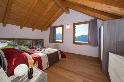 a bedroom with a bed and a table in a room at house with 3 bedrooms T5 in Bellano