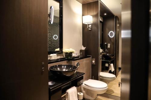 Koupelna v ubytování The Dominican, Brussels, a Member of Design Hotels