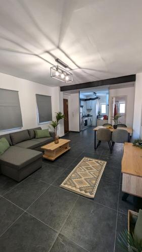 a living room with a couch and a table at Piso Bosique in San Pedro del Pinatar