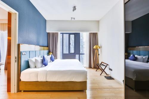 En eller flere senge i et værelse på Star Deluxe Suites KLCC by WSD
