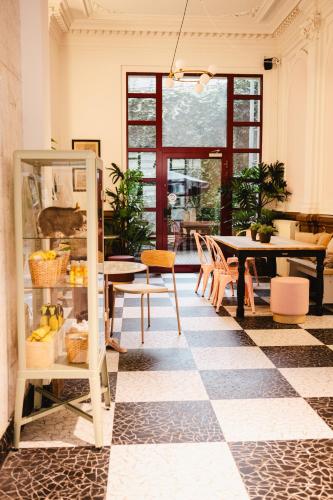 a room with a checkered floor and a table and chairs at Wombat's City Hostel Leipzig in Leipzig