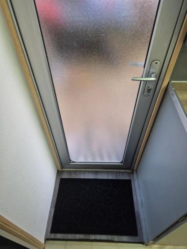 a door with a window in a room at Mobil-Home N 17 in Fourmies