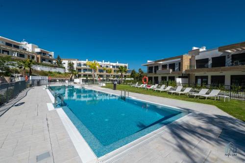 Newly Built 2 BDRM Modern Oasis w Gym & Pool