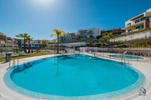 Newly Built 2 BDRM Modern Oasis w Gym & Pool