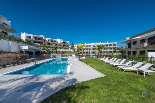 Newly Built 2 BDRM Modern Oasis w Gym & Pool
