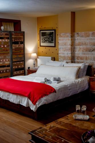 Postel nebo postele na pokoji v ubytování Arktouros Hotel