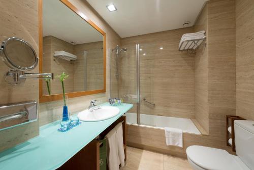 a bathroom with a sink and a shower at Hotel Murcia Rincón de Pepe Affiliated by Meliá in Murcia
