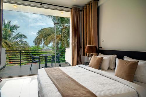 Postel nebo postele na pokoji v ubytování Beverly Beach Negombo