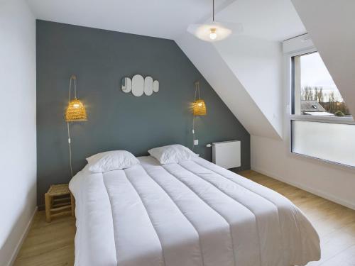 Ένα ή περισσότερα κρεβάτια σε δωμάτιο στο Maison avec jardin pour 10 personnes à Penmarch