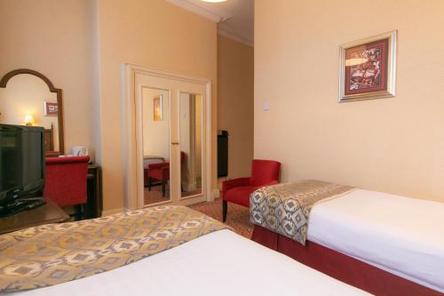 Postel nebo postele na pokoji v ubytování Imperial Hotel Blackpool