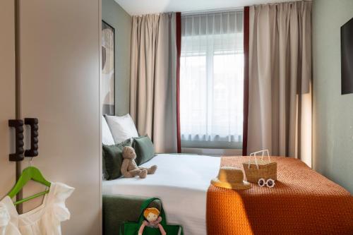Ένα ή περισσότερα κρεβάτια σε δωμάτιο στο Hotel D - Basel - Fully Renovated 2025