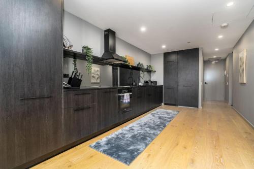 Kuchyň nebo kuchyňský kout v ubytování Comfy 2BA 2BR Kingston Foreshore Apartment - Hosted by Canstay