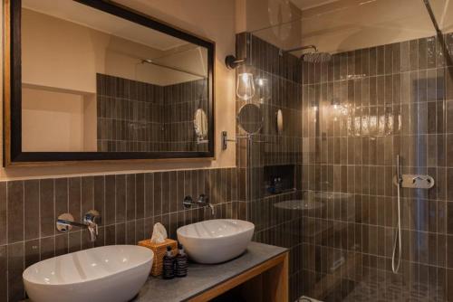 Ένα μπάνιο στο Villa Issima "The Como Suite" - Menaggio by LoveComo