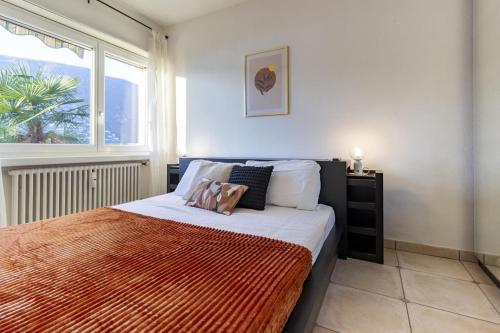 Postel nebo postele na pokoji v ubytování Elegant, Lugano Lake View, pool and private parking