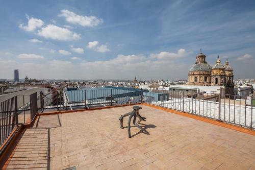PENTHOUSE IN RESTORED c19TH HOME