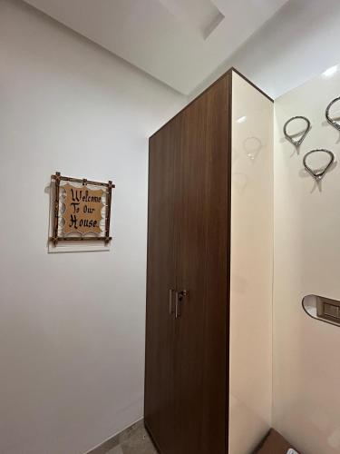 a bathroom with a wooden cabinet and a sign on the wall at APPARTEMENT PARADISIAQUE entre HAMMAMET et NABEUL in Nabeul