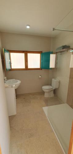 a bathroom with a toilet and a sink at La Vista Secreta in Oria