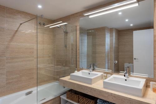 Deluxe 2-Bedroom with Breathtaking Views