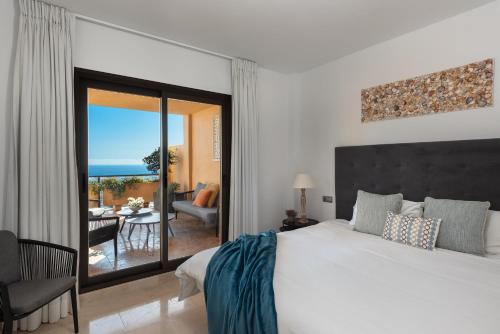 Deluxe 2-Bedroom with Breathtaking Views