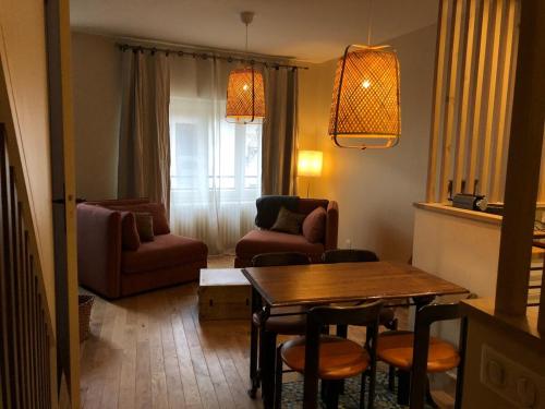 Χώρος καθιστικού στο Maison d'Alice - Maison indépendante en centre-ville avec parking